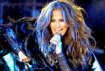 Jennifer-Lopez-dressed-1547567.jpg