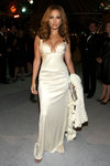 Jennifer-Lopez-sexy-cleavage-1197170.jpg